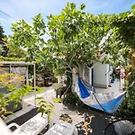 Beachfront House With Private Heated Jacuzzi And Garden Ζαντάρ