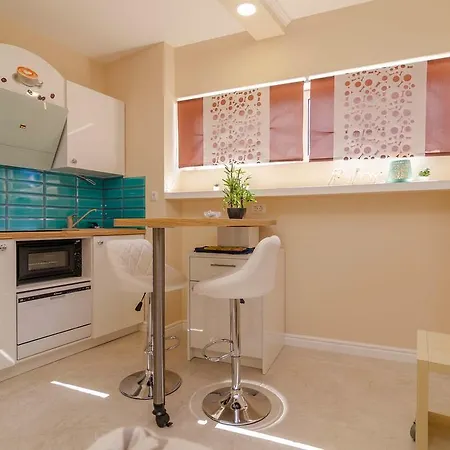 Beachfront House With Private Jacuzzi And Garden * Zadar