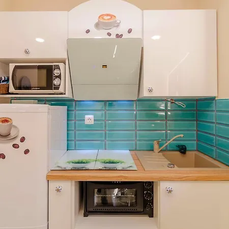 Beachfront House With Private Jacuzzi And Garden Appartement