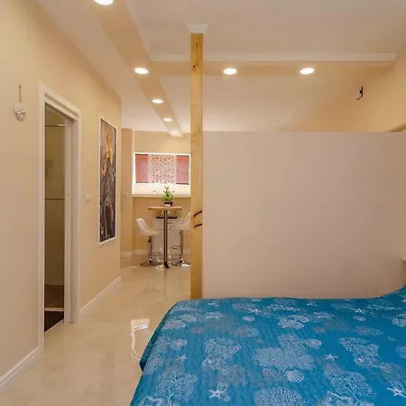 Beachfront House With Private Jacuzzi And Garden *