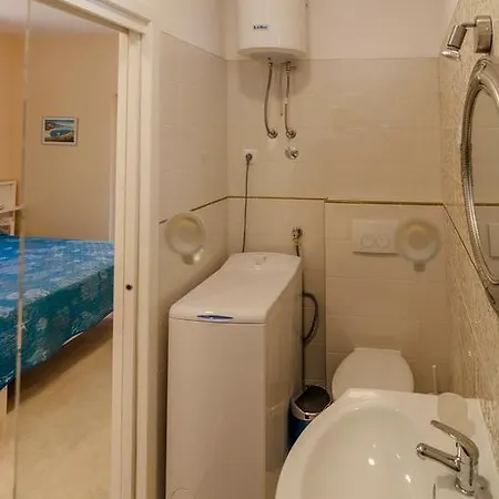 Beachfront House With Private Heated Jacuzzi And Garden Lejlighed Zadar