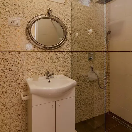 Beachfront House With Private Jacuzzi And Garden Zadar