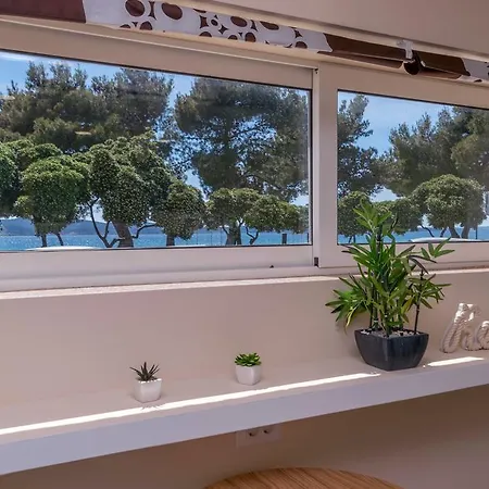 Beachfront House With Private Heated Jacuzzi And Garden Lejlighed Zadar