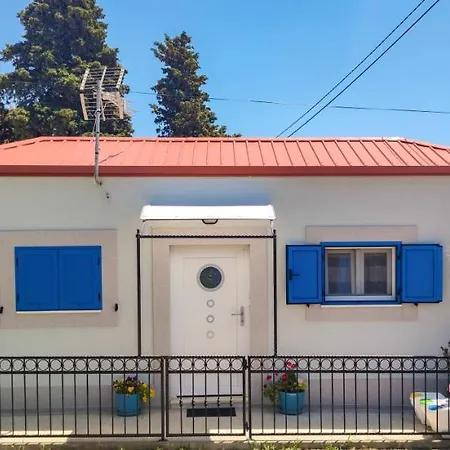 Appartement Beachfront House With Private Jacuzzi And Garden Zadar