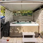 Beachfront House With Private Heated Jacuzzi And Garden Zadar