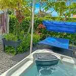 Beachfront House With Private Heated Jacuzzi And Garden * Zadar