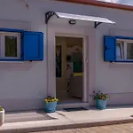 Beachfront House With Private Heated Jacuzzi And Garden Zára