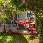 Beachfront House With Private Heated Jacuzzi And Garden Apartman *