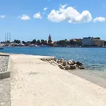 Apartment Beachfront House With Private Heated Jacuzzi And Garden