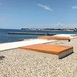 Lägenhet Beachfront House With Private Heated Jacuzzi And Garden *