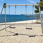 Beachfront House With Private Heated Jacuzzi And Garden Apartman