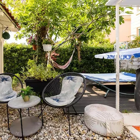 Beachfront House With Private Jacuzzi And Garden *