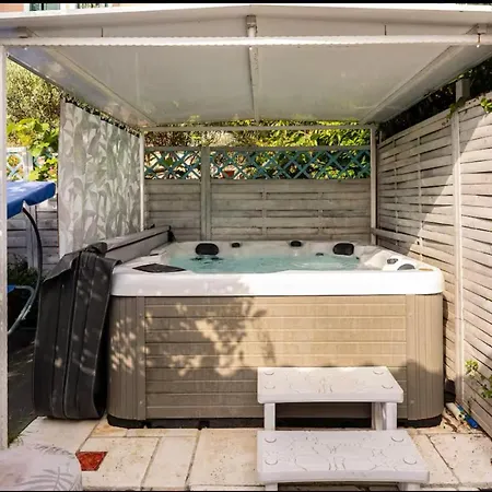 Beachfront House With Private Jacuzzi And Garden Zadar