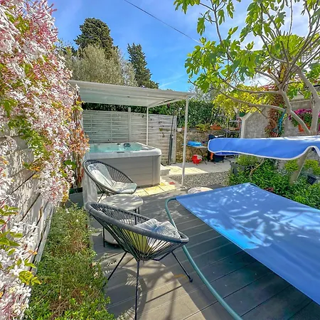 Beachfront House With Private Heated Jacuzzi And Garden *