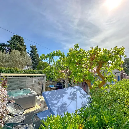 Beachfront House With Private Heated Jacuzzi And Garden Zadar