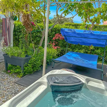 Beachfront House With Private Heated Jacuzzi And Garden * זאדאר