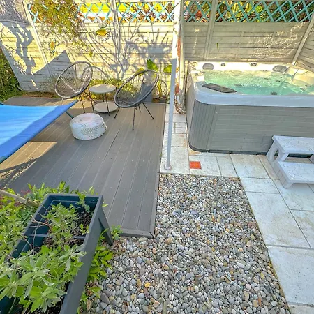 Beachfront House With Private Heated Jacuzzi And Garden