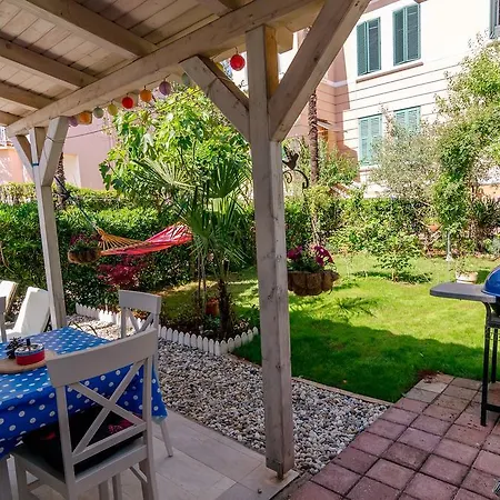 Beachfront House With Private Jacuzzi And Garden Apartment Zadar