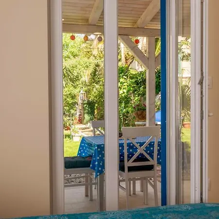 Apartment Beachfront House With Private Jacuzzi And Garden