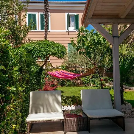 Lägenhet Beachfront House With Private Jacuzzi And Garden Zadar