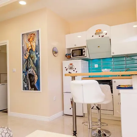 Lägenhet Beachfront House With Private Jacuzzi And Garden