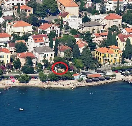 Daire Beachfront House With Private Heated Jacuzzi And Garden