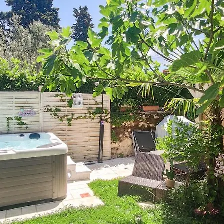 Beachfront House With Private Jacuzzi And Garden * Zadar