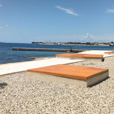 Lägenhet Beachfront House With Private Jacuzzi And Garden *