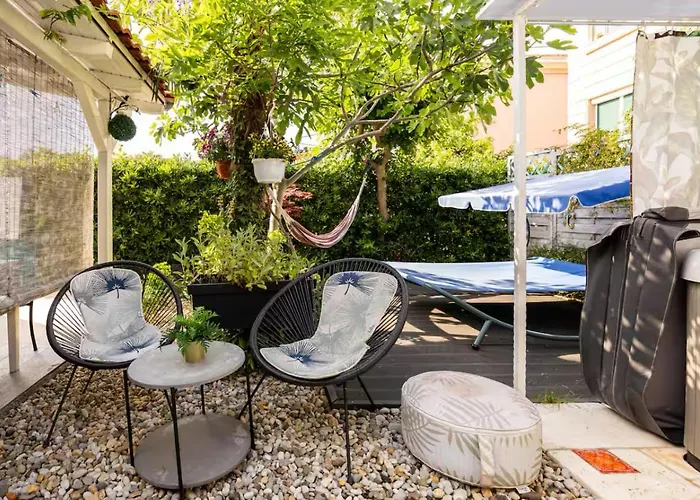 Beachfront House With Private Heated Jacuzzi And Garden *