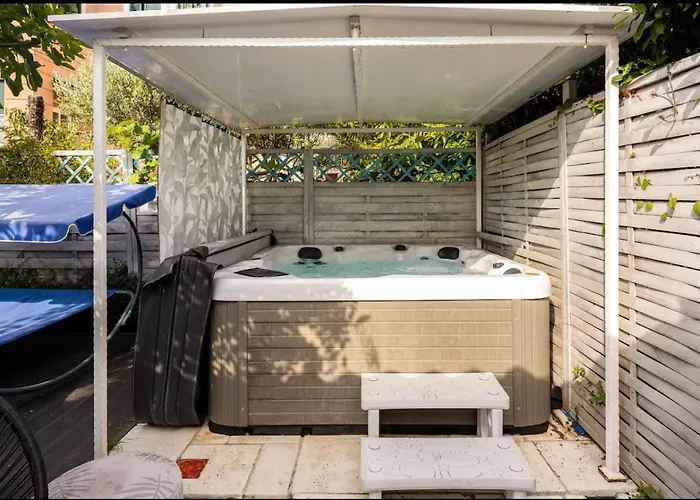 Beachfront House With Private Heated Jacuzzi And Garden Zadar