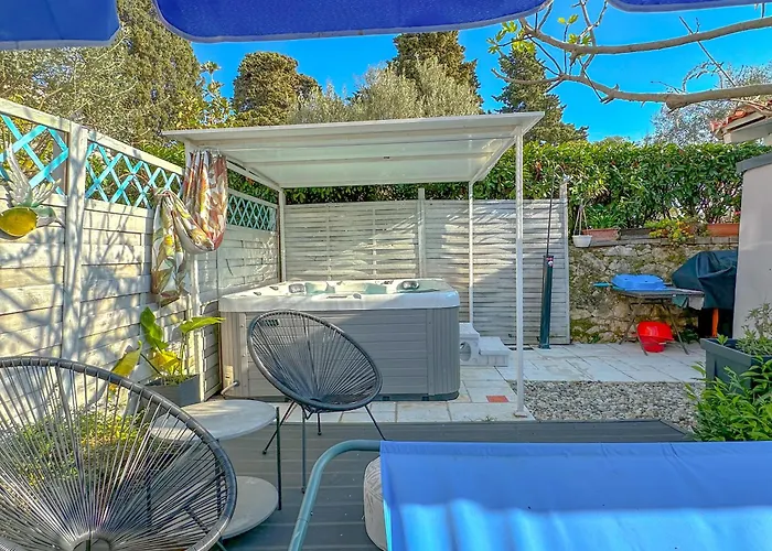 Beachfront House With Private Heated Jacuzzi And Garden