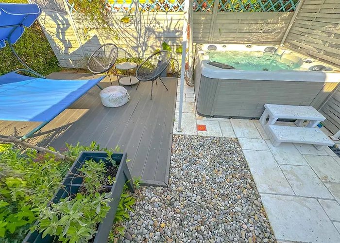 Beachfront House With Private Heated Jacuzzi And Garden