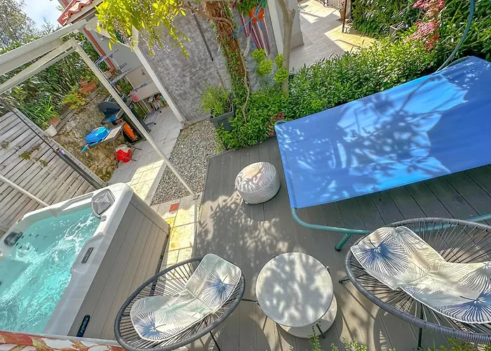 Beachfront House With Private Heated Jacuzzi And Garden Apartamento