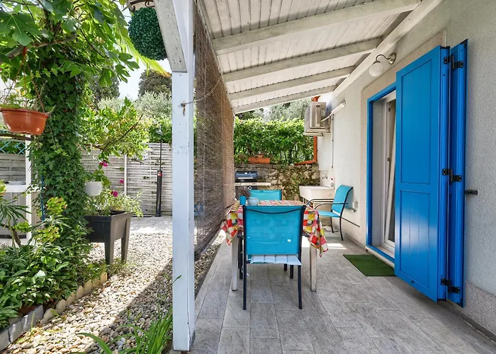 Beachfront House With Private Heated Jacuzzi And Garden *