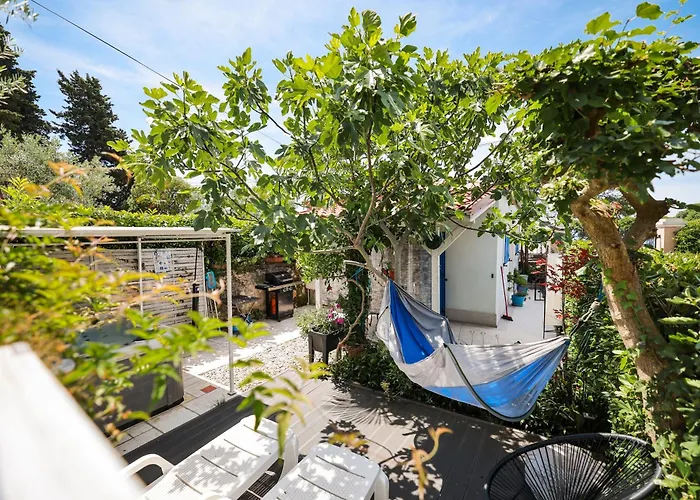 Beachfront House With Private Heated Jacuzzi And Garden Zadar