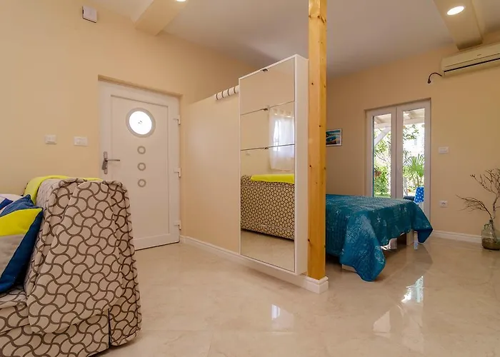 Beachfront House With Private Heated Jacuzzi And Garden Apartamento *