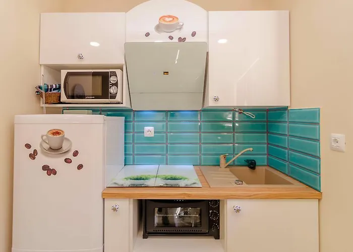 Beachfront House With Private Heated Jacuzzi And Garden Apartamento