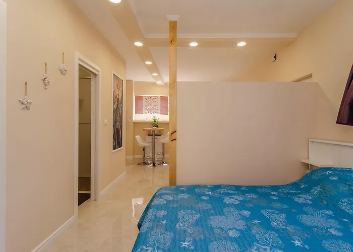 Beachfront House With Private Heated Jacuzzi And Garden *