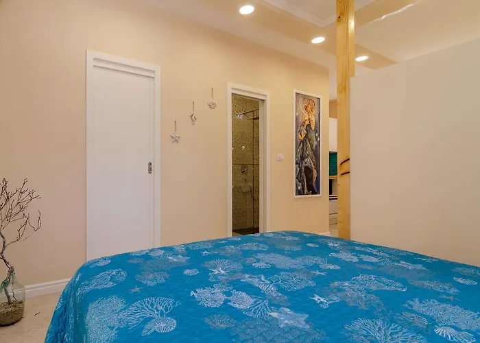 Beachfront House With Private Heated Jacuzzi And Garden