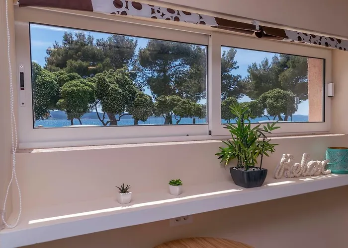 Beachfront House With Private Heated Jacuzzi And Garden Apartamento Zadar