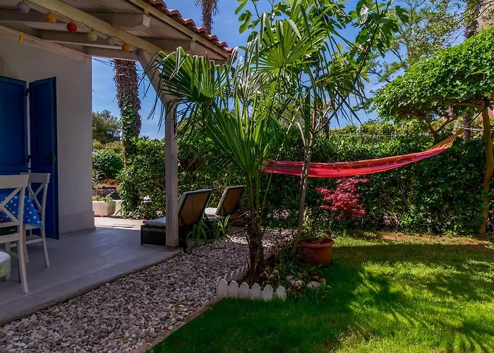 Beachfront House With Private Heated Jacuzzi And Garden *