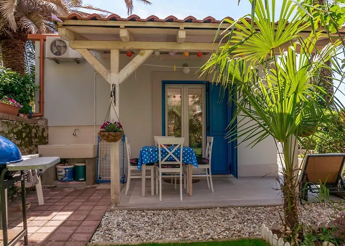 Beachfront House With Private Heated Jacuzzi And Garden