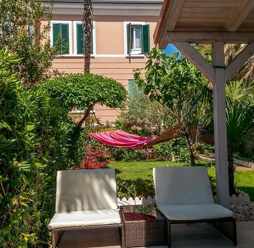 Apartamento Beachfront House With Private Heated Jacuzzi And Garden Zadar