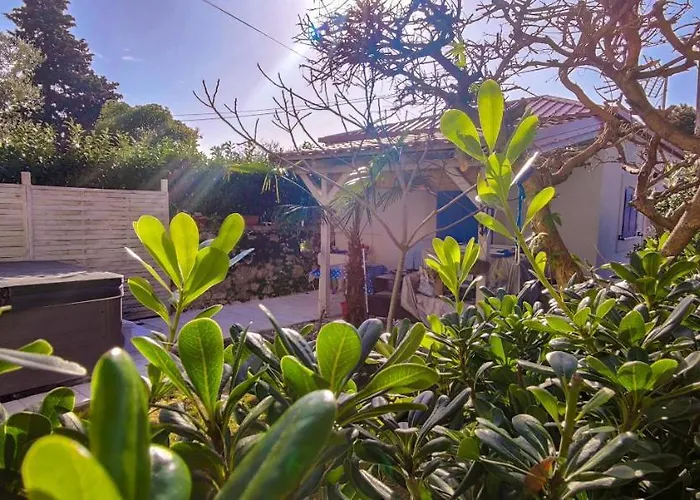 Beachfront House With Private Heated Jacuzzi And Garden Apartamento *