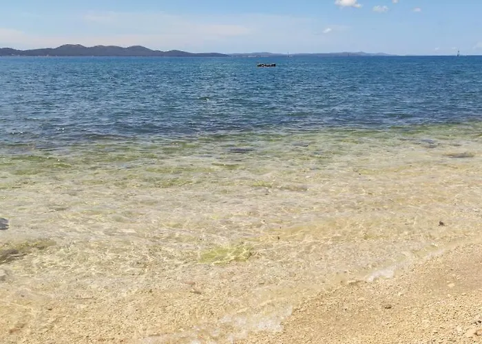 Beachfront House With Private Heated Jacuzzi And Garden Apartamento